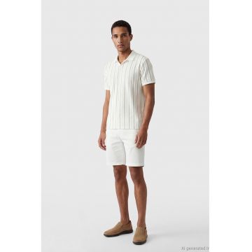 Tricou polo cu decupaj in V - Alb fildes/Kaki