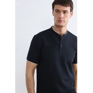 Tricou texturat cu fenta cu nasturi - Albastru ultramarin