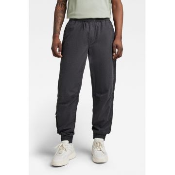 Pantaloni conici cu talie elastica