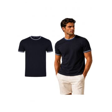 Tricou cu decolteu la baza gatului si dungi contrastante