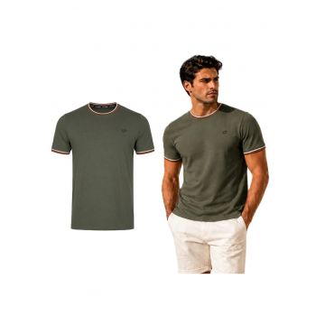 Tricou cu detalii contrastante