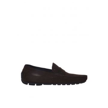 Pantofi loafer din piele intoarsa cu aspect perforat - Maro