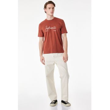 Tricou regular fit cu imprimeu text - Caramiziu