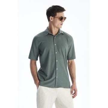 Camasa regular-fit cu guler clasic - Verde pal