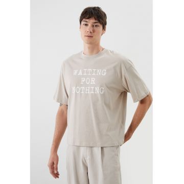 Tricou cu decolteu la baza gatului si imprimeu text - Bej deschis