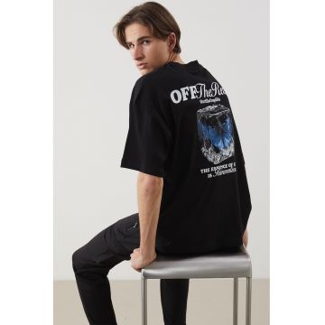 Tricou lejer cu imprimeu pe partea din spate - Negru