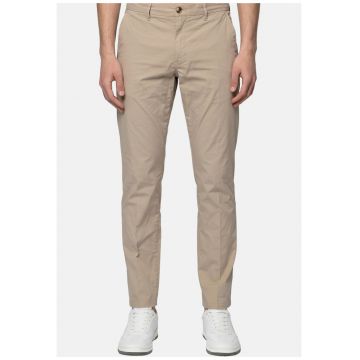 Pantaloni chino cu buzunare oblice - Bej