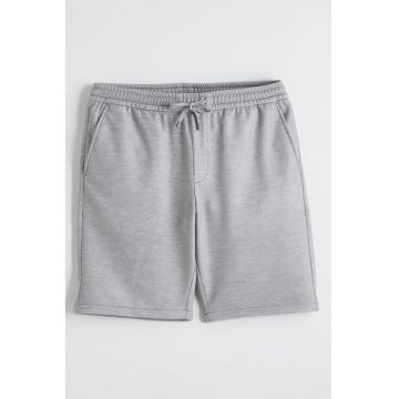 Pantaloni scurti cu buzunare oblice - Gri deschis
