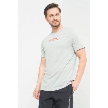 Tricou cu imprimeu logo si tehnologie Dri Fit pentru fitness