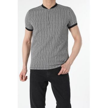 Tricou polo cu fenta cu fermoar si model in dungi