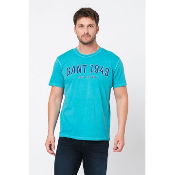 Tricou cu decolteu la baza gatului si imprimeu logo