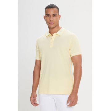 Tricou polo slim fit cu fenta cu nasturi