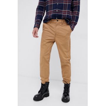 Lee Pantaloni bărbați, culoarea maro, cu fason chinos