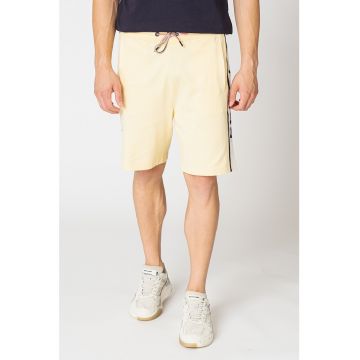 Bermude sport cu insertii logo