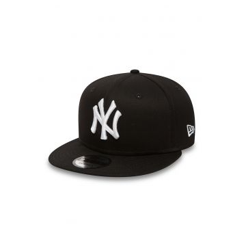 Sapca ajustabila cu cozoroc plat si logo New York Yankees