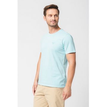 Tricou tailored fit cu logo brodat discret Garment Dyed