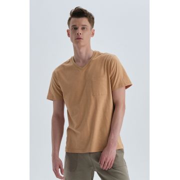 Tricou cu decolteu in V si buzunar pe piept