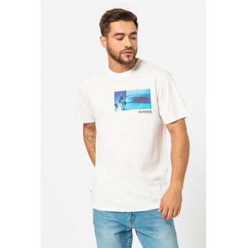 Tricou cu decolteu la baza gatului - imprimeu foto si logo