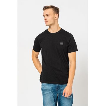 Tricou cu decolteu la baza gatului si logo pe piept Tegood