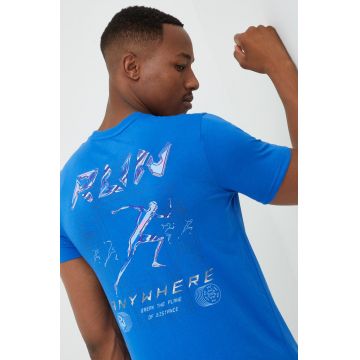 Under Armour tricou Run Anywhere barbati, cu imprimeu