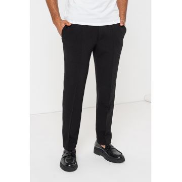 Pantaloni cu pensa si snururi