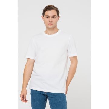 Tricou regular fit cu decolteu la baza gatului Tiburt240