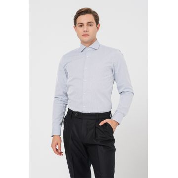 Camasa slim fit cu model cu dungi discrete Hank