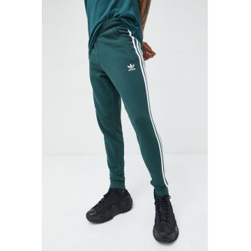 adidas Originals pantaloni de trening barbati, culoarea verde, cu imprimeu