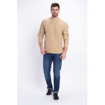 Pulover cu decolteu la baza gatului cu aspect striat